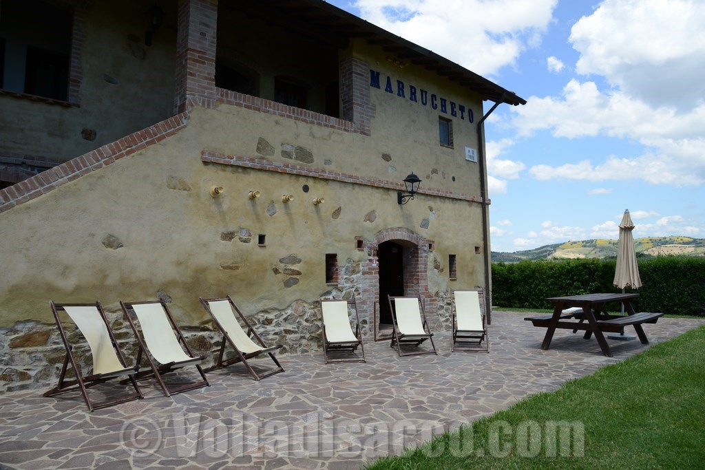Agriturismo Volta di Sacco - il giardino attorno al casale Marrucheto