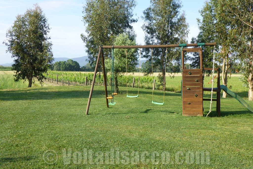 Grosseto Agriturismo Volta di Sacco - i giochi in legno per bambini
